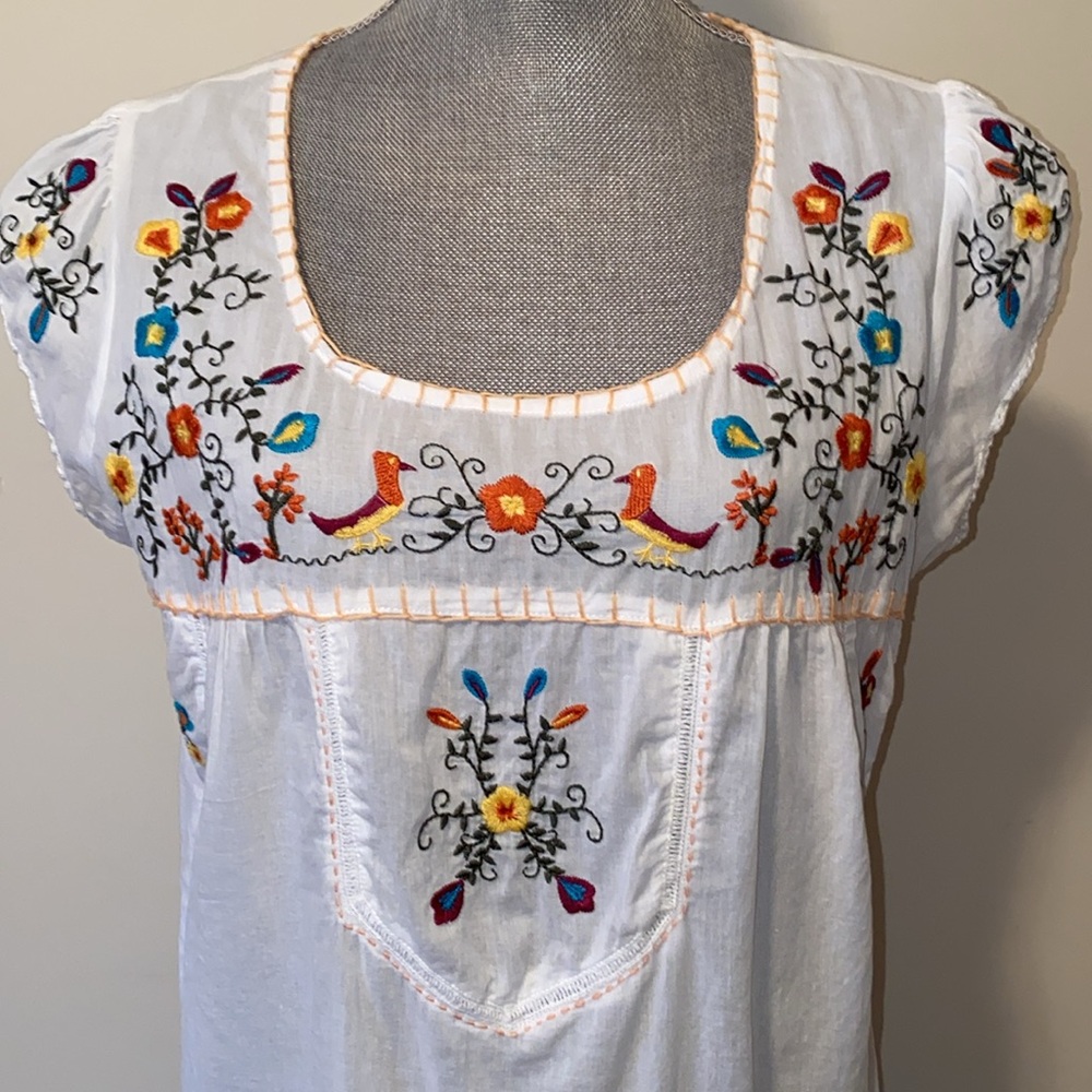 Bila Embroidered Birds and Floral Short Sleeve Peasant Top Size Large